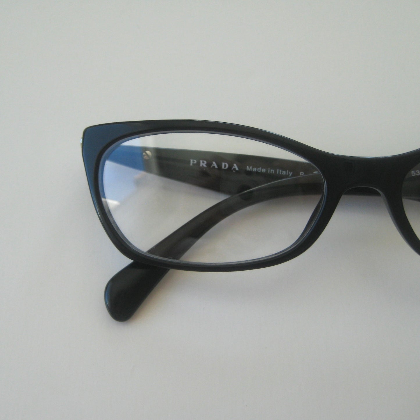 Prada VPR 15P Prada power in black
Made in Italy | Size: 53&16 135