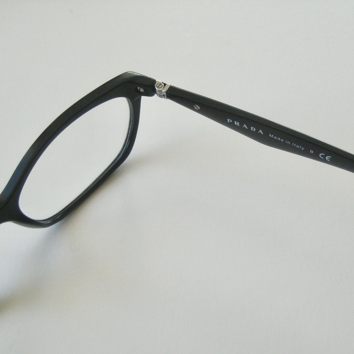 Prada VPR 15P Prada power in black
Made in Italy | Size: 53&16 135