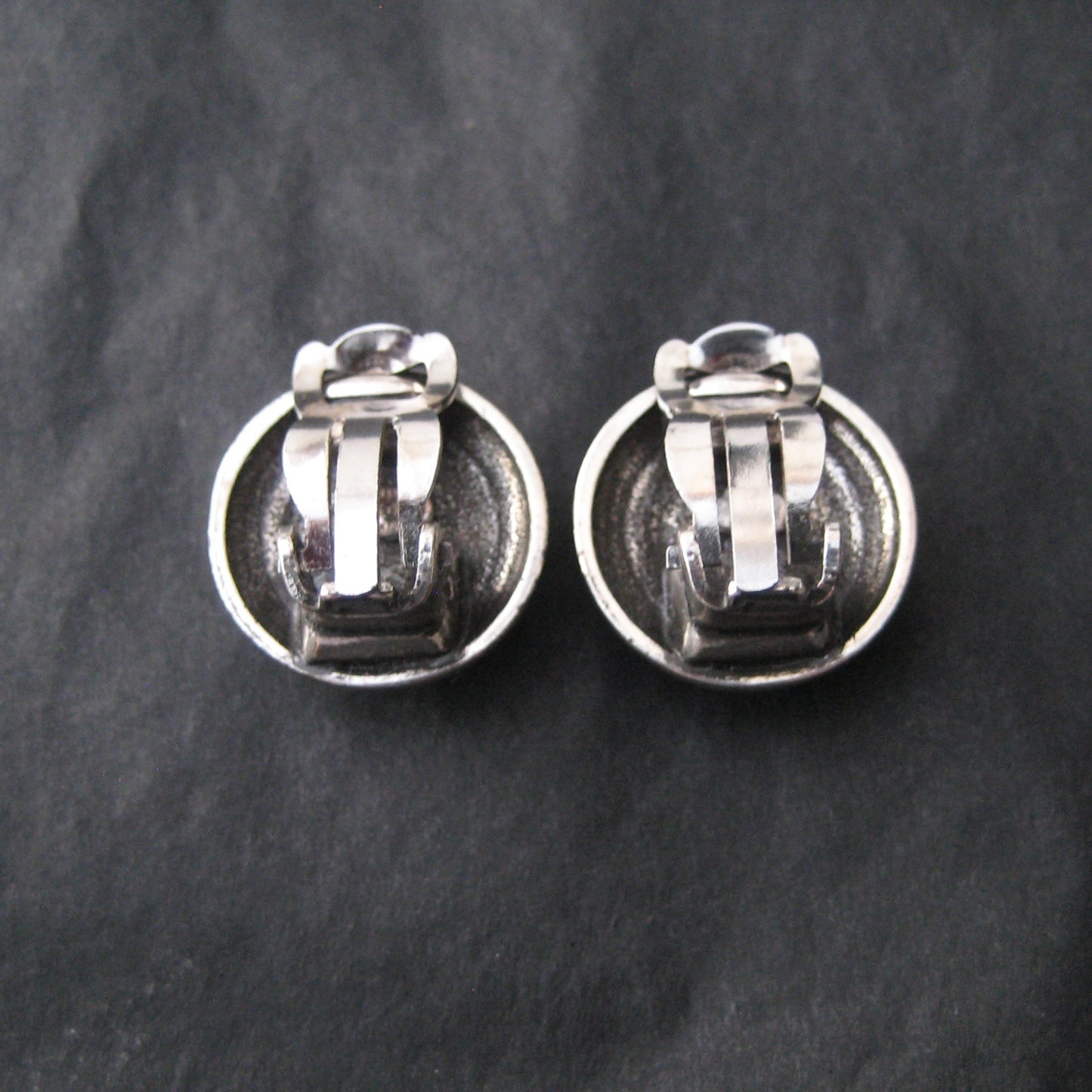 CHANEL vintage silver round clip-on earrings