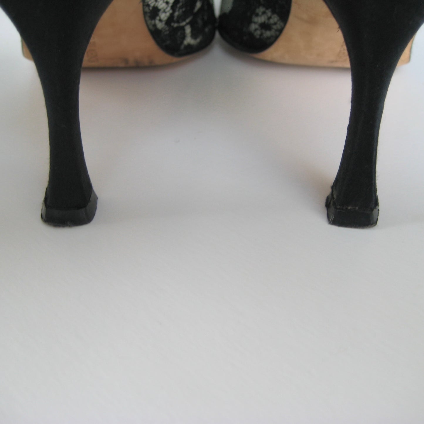 Manolo Blahnik archival lace heels | Size: EU 38.5 / US 8.5
