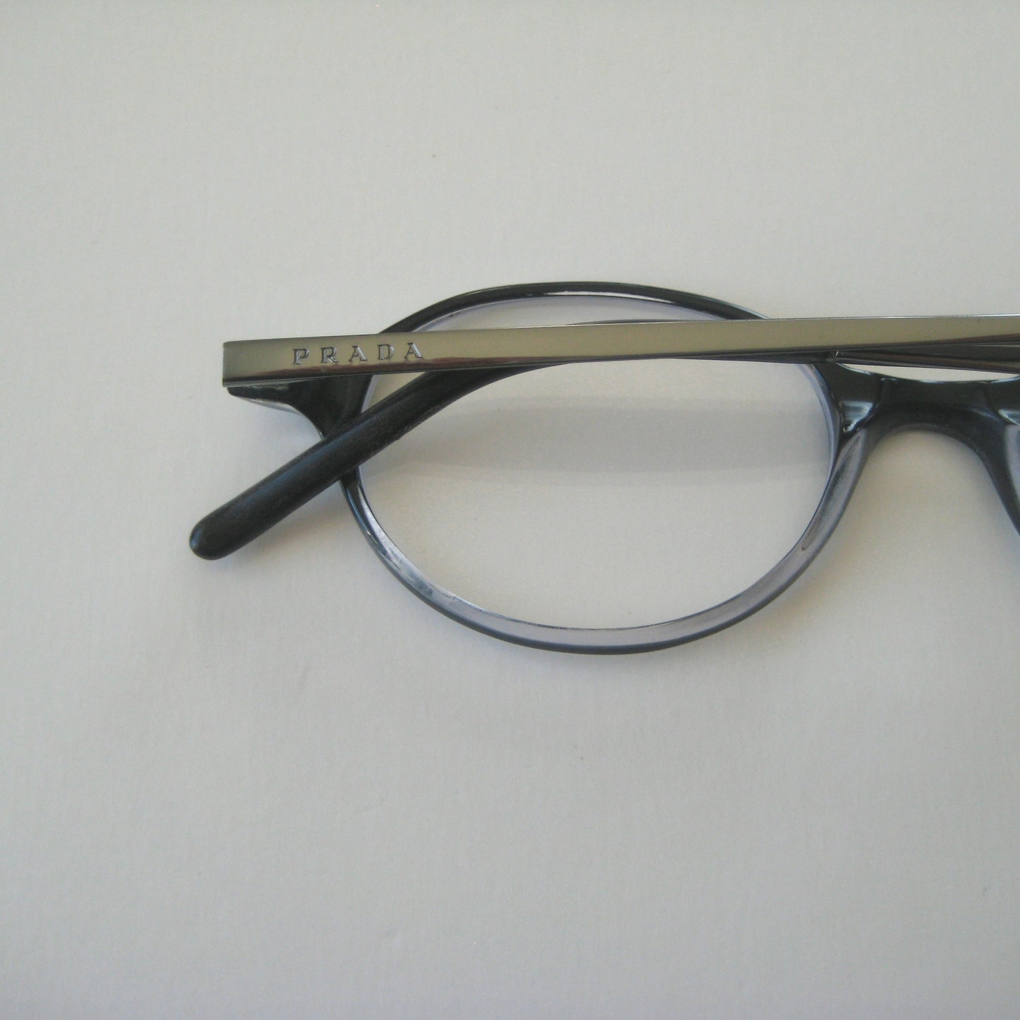 Prada VPR 15E early 2000s runway archive
Made in Italy | Size: 50&18 140