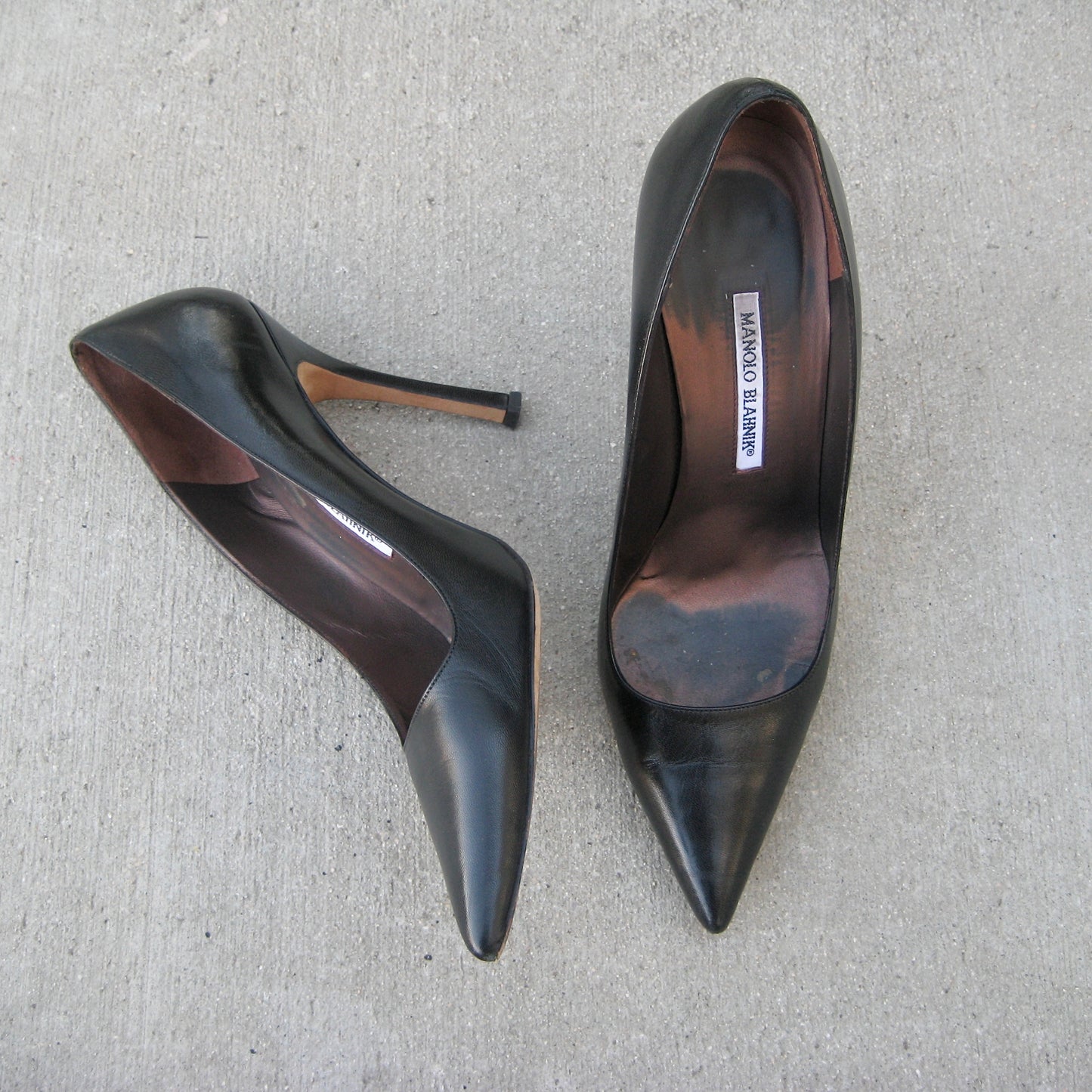 MANOLO BLAHNIK Black Leather Pointed Pumps — EU 41 / US 10