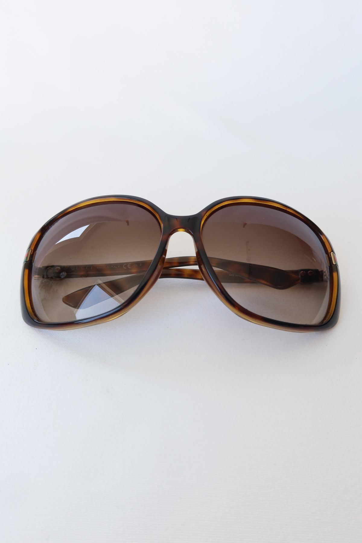 Gucci Tortoise Web Sunglasses · Case