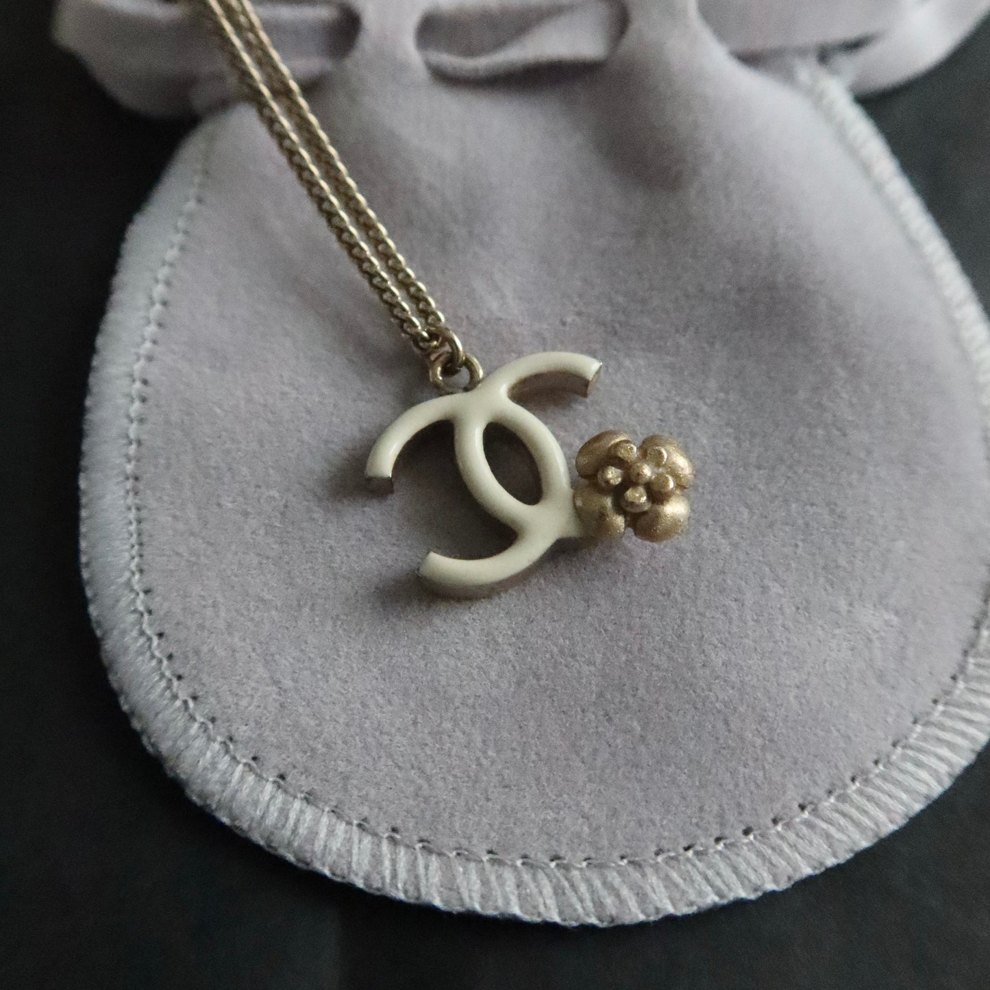 Chanel Enamel CC Camellia necklace in ivory and gold-tone metal