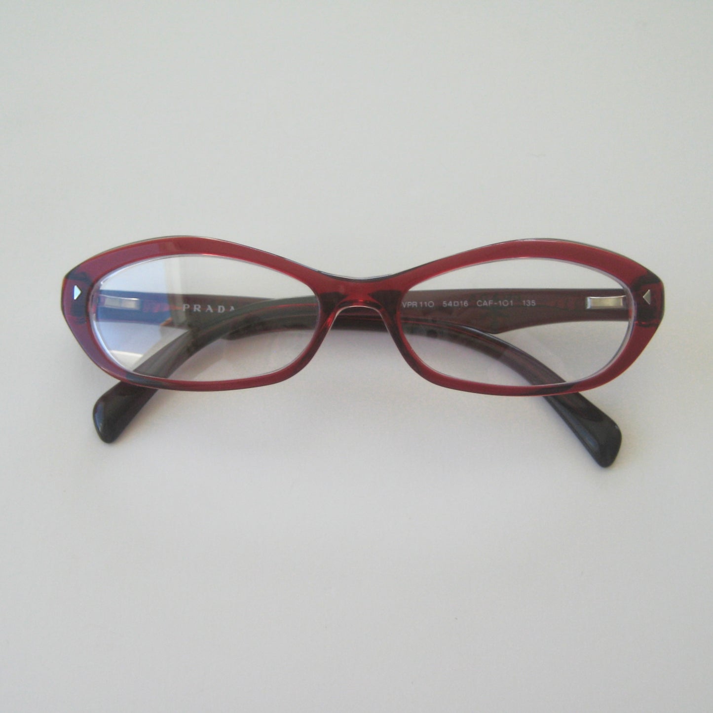 Prada VPR 110 | Early 2000s runway era
Made in Italy | Size: 54&16 135