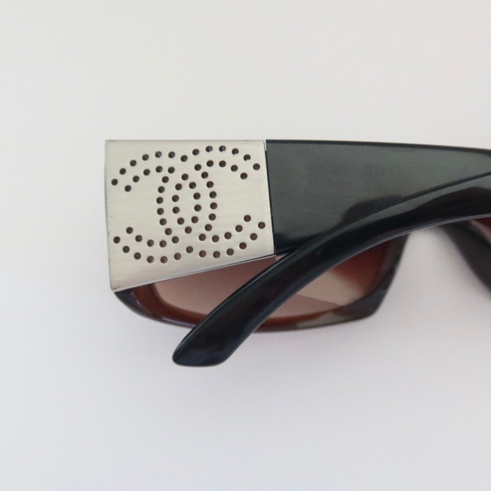 CHANEL early-2000s shield sunglasses