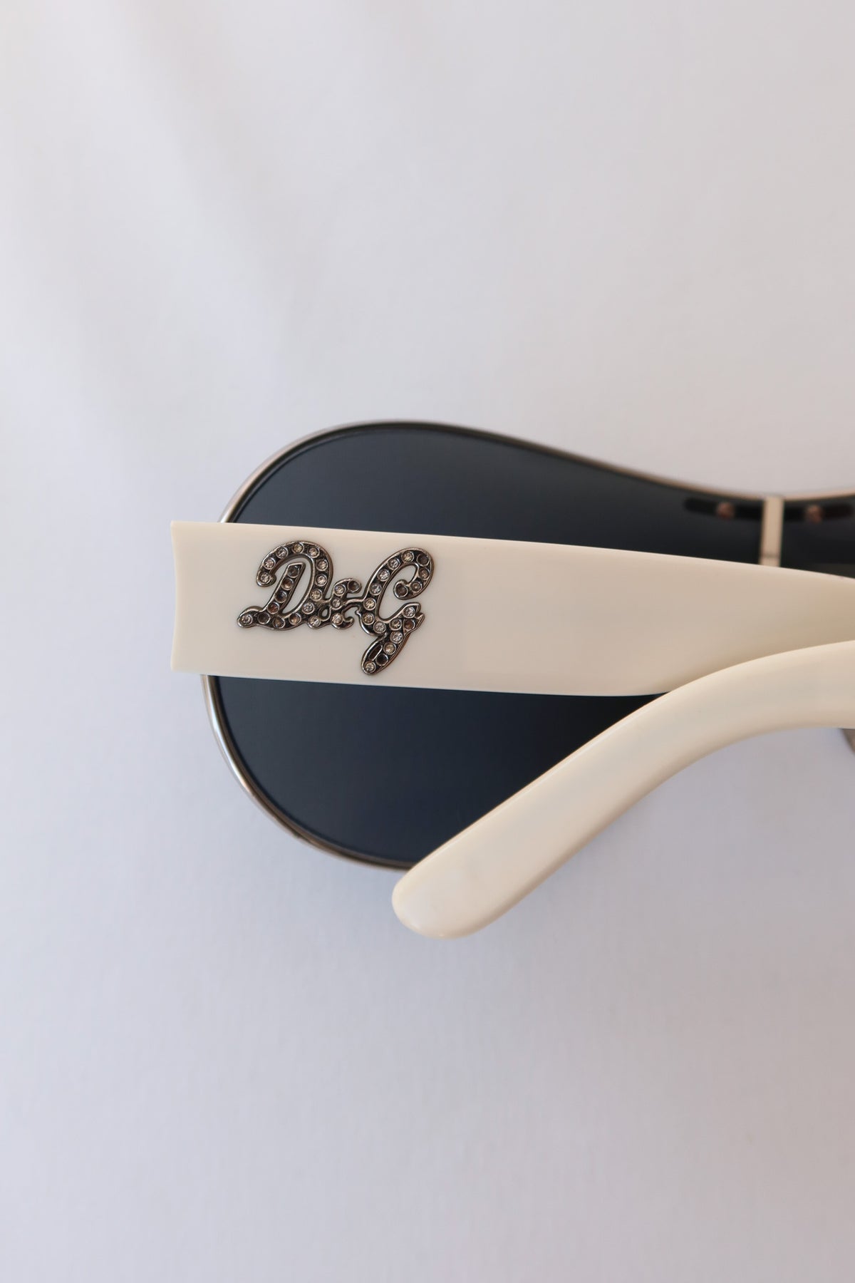 D&G Ivory Shield
