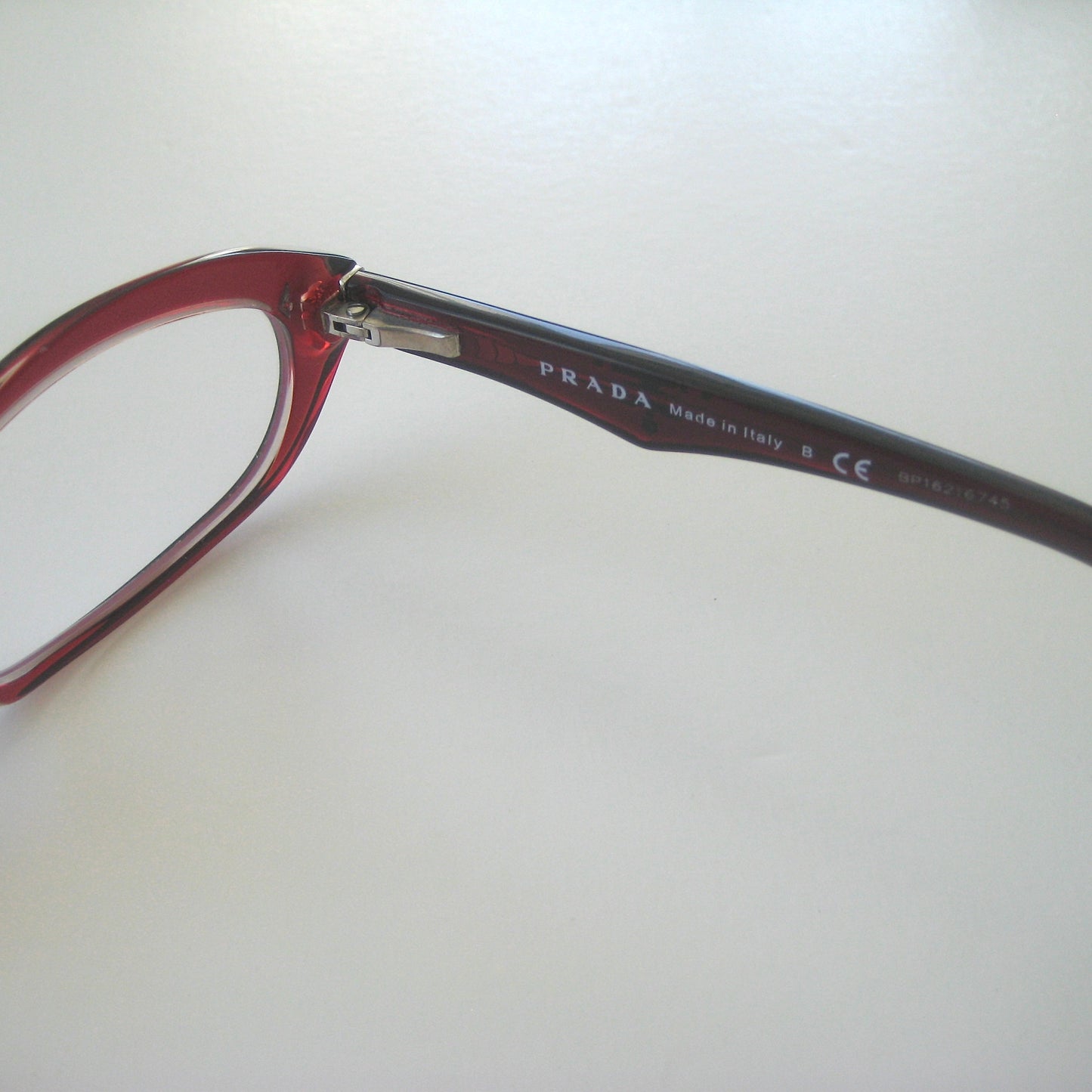 Prada VPR 110 | Early 2000s runway era
Made in Italy | Size: 54&16 135
