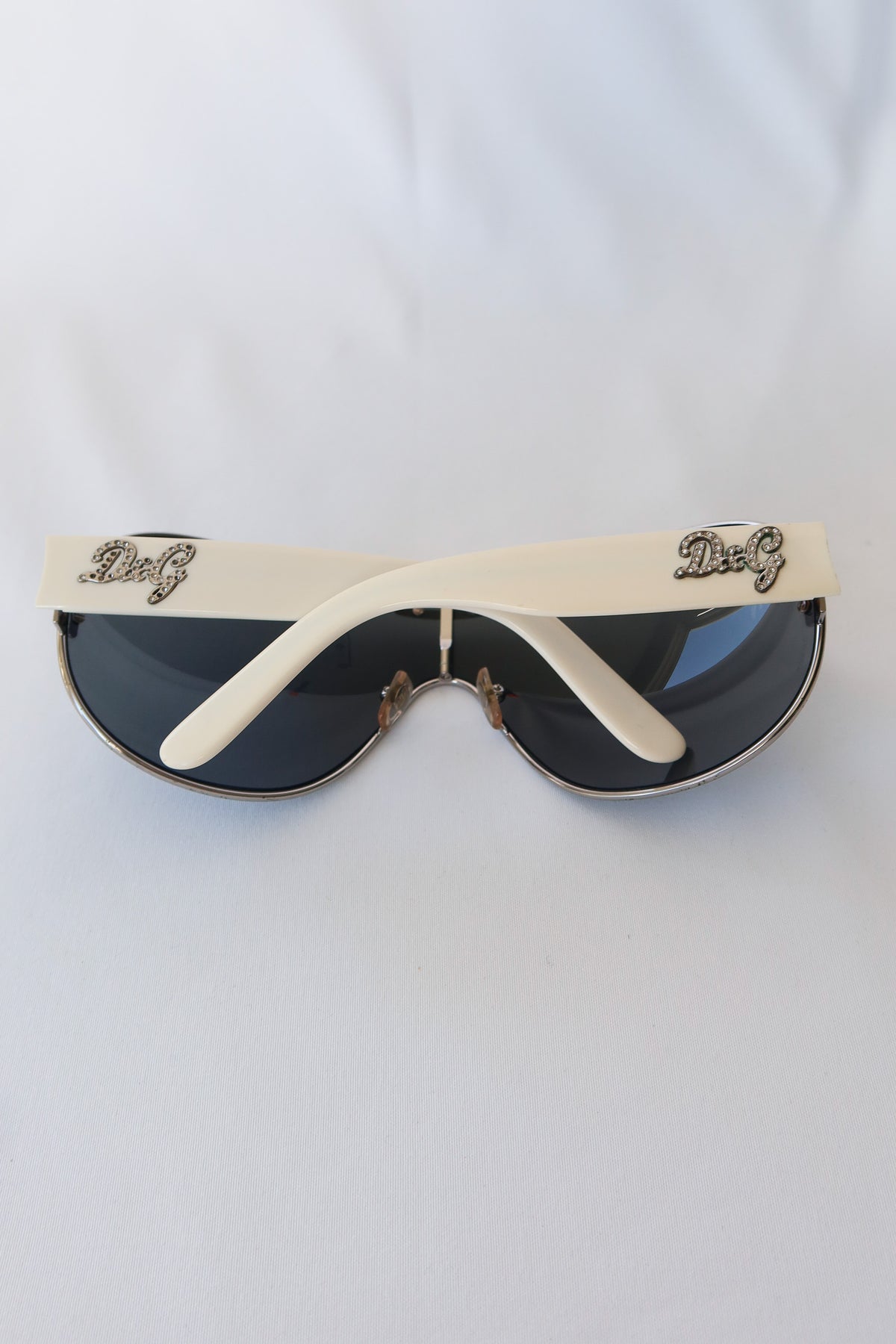 D&G Ivory Shield