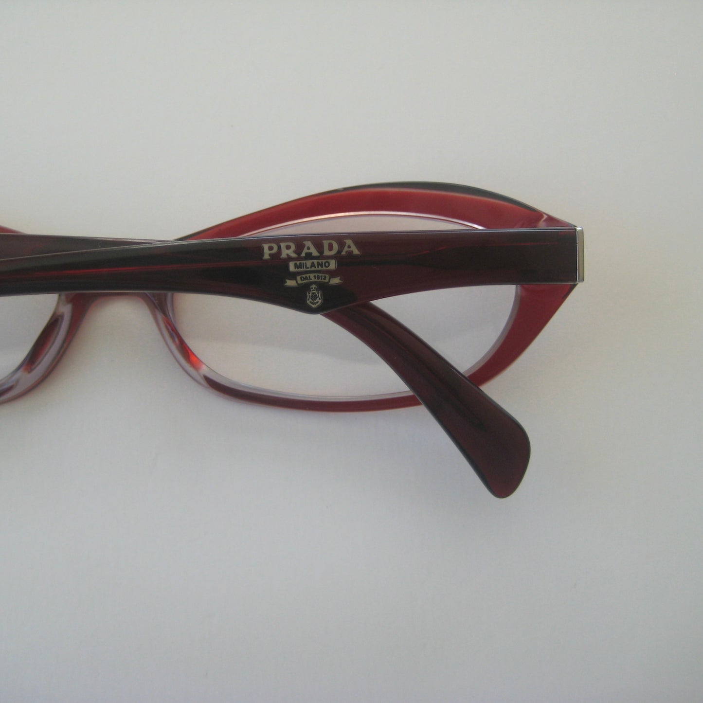 Prada VPR 110 | Early 2000s runway era
Made in Italy | Size: 54&16 135