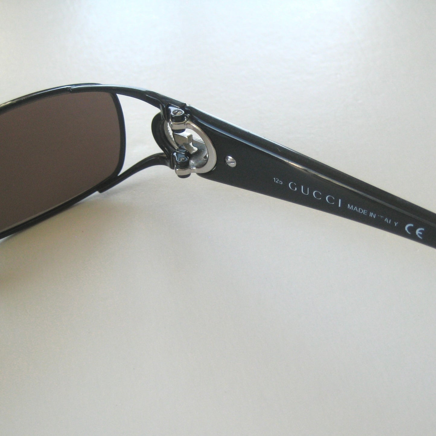 Gucci GG 2811 early 2000s archive
Made in Italy | Model: GG 2811