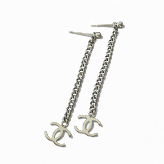 CHANEL vintage silver chain drop earrings