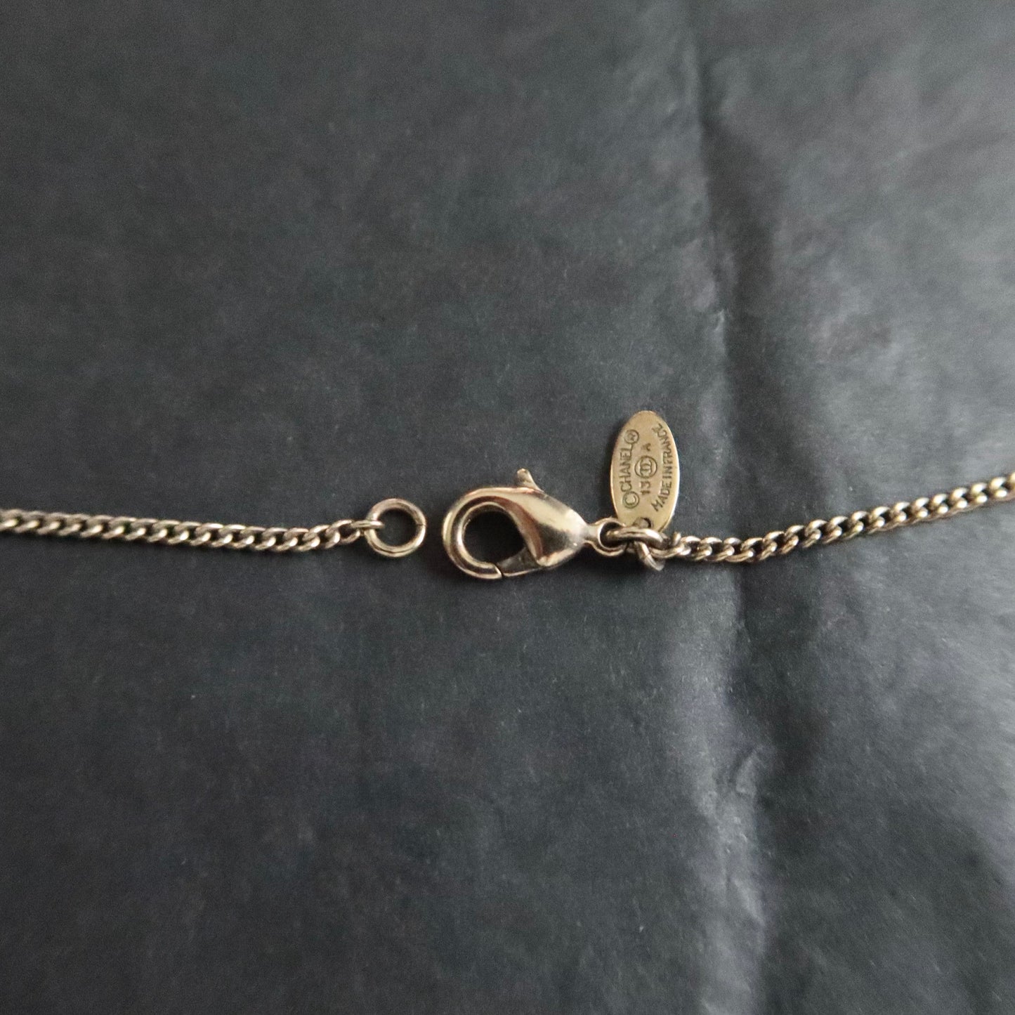 Chanel Enamel CC Camellia necklace in ivory and gold-tone metal