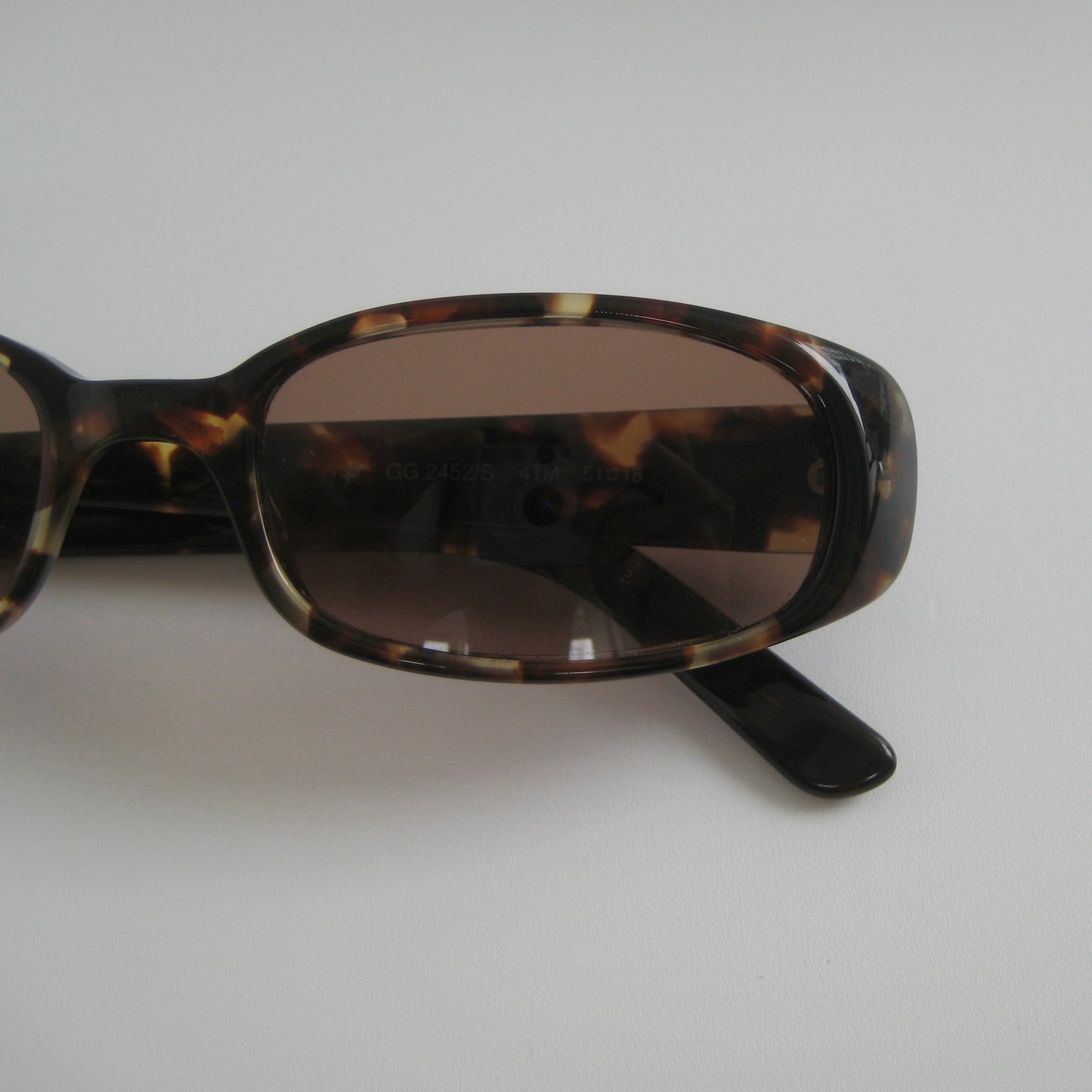GUCCI GG 2452/S | Early 2000s archive
Made in Italy | Model: GG 2452/S 4TM