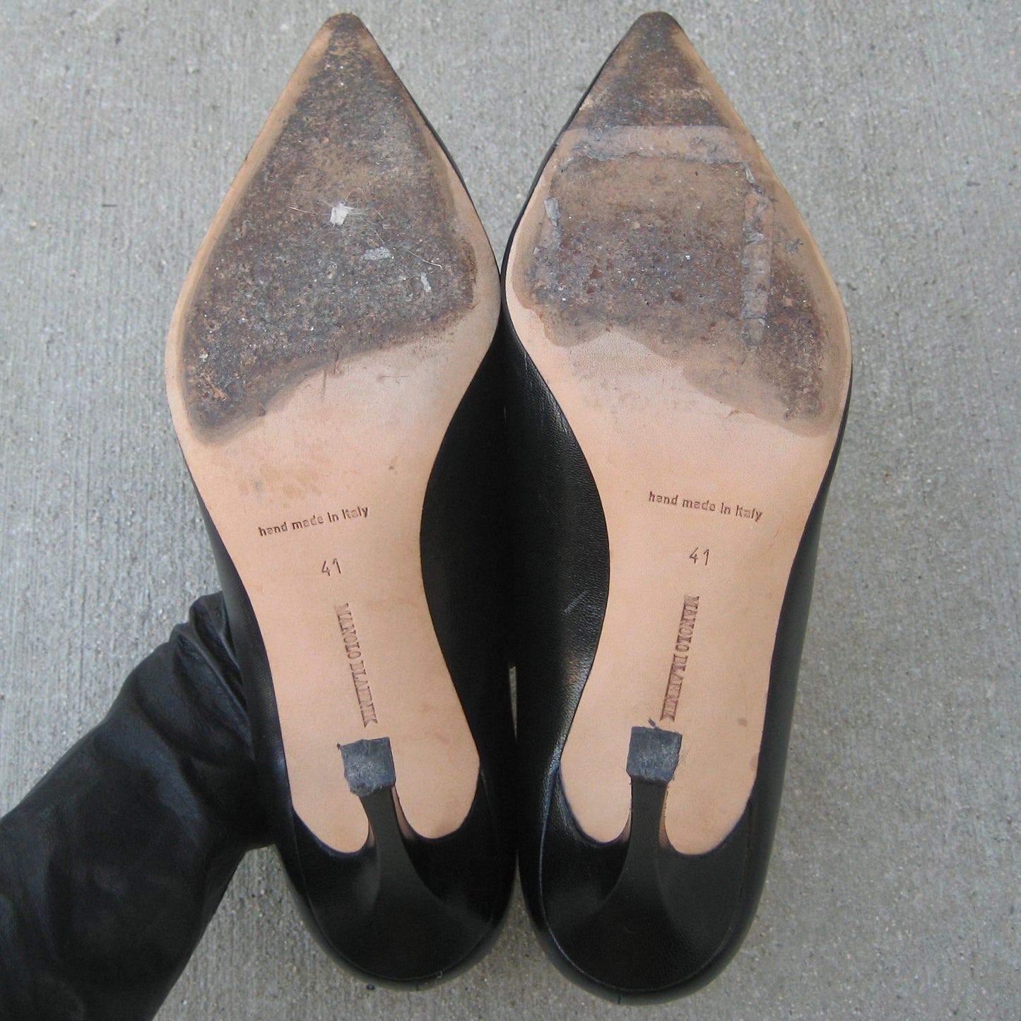 MANOLO BLAHNIK Black Leather Pointed Pumps — EU 41 / US 10