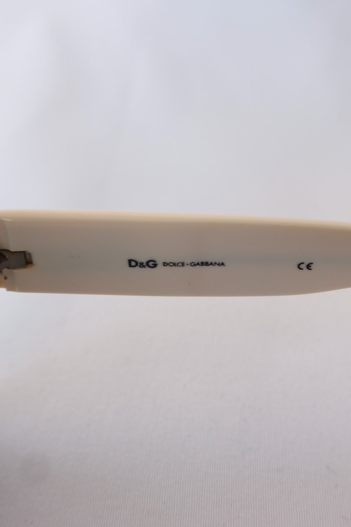 D&G Ivory Shield