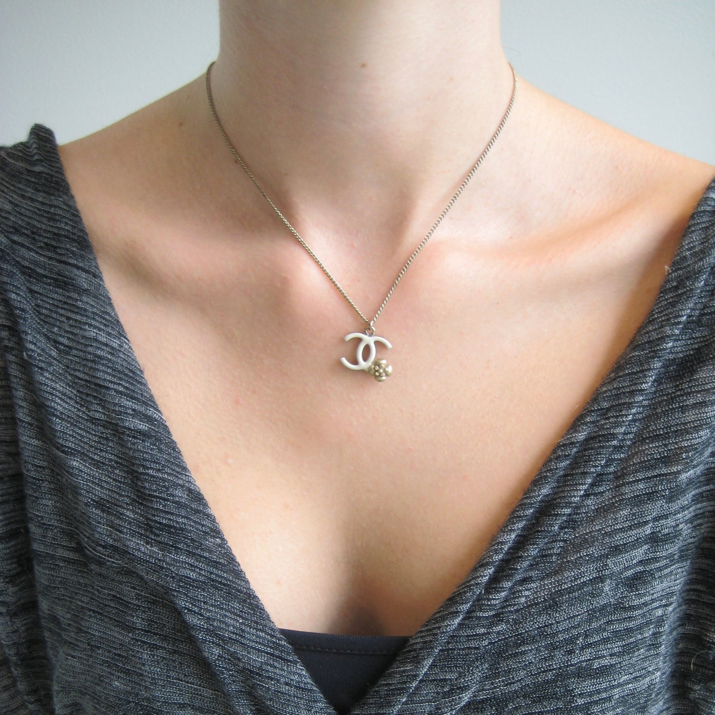 Chanel Enamel CC Camellia necklace in ivory and gold-tone metal