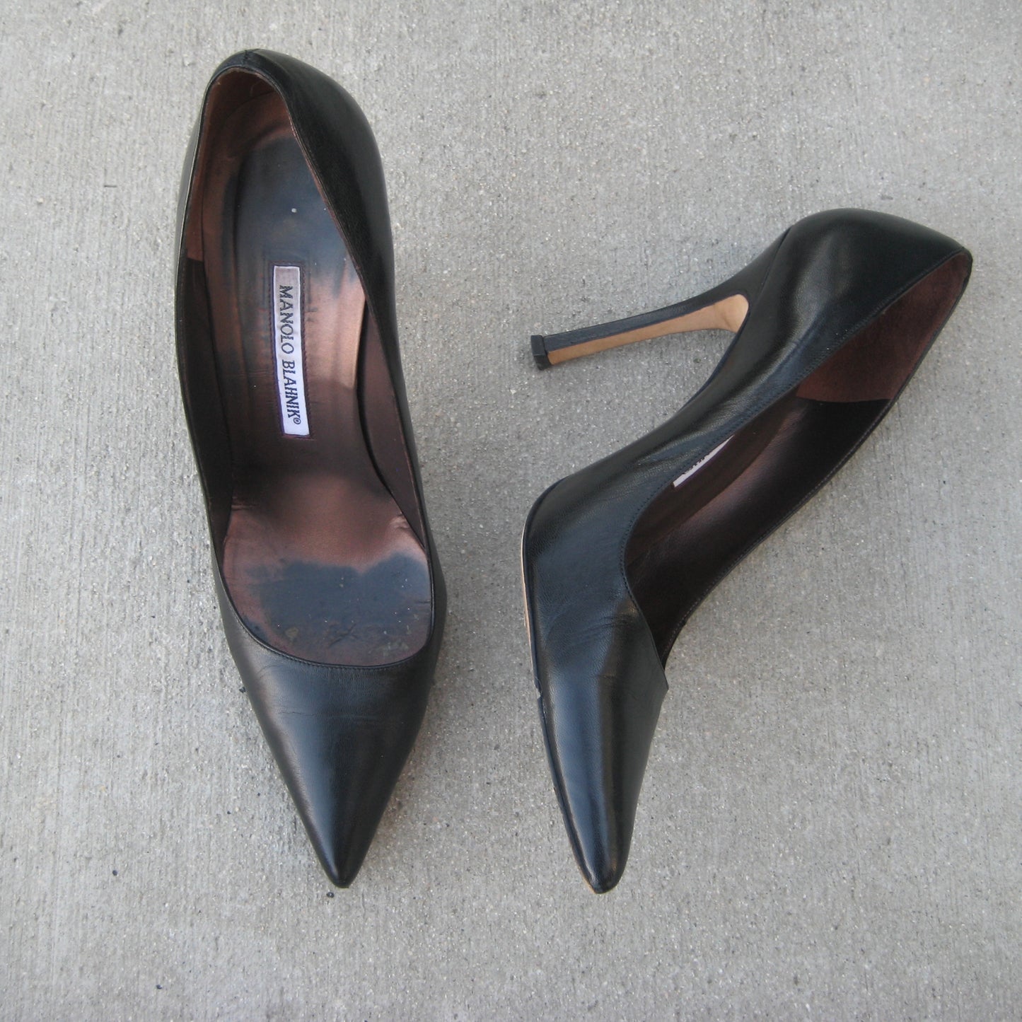 MANOLO BLAHNIK Black Leather Pointed Pumps — EU 41 / US 10