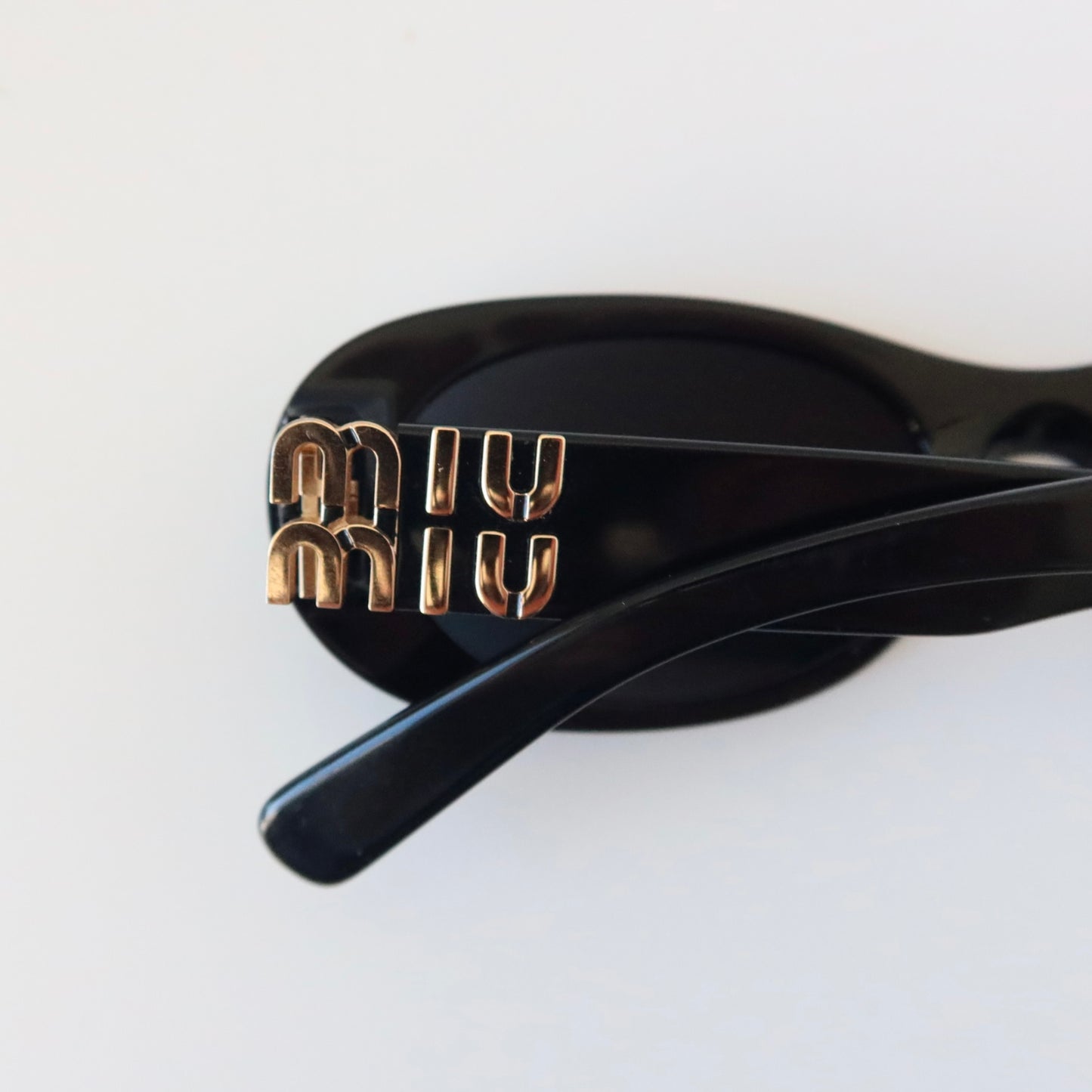Miu Miu Oval Sunglasses | SMU 06Z | 2020s