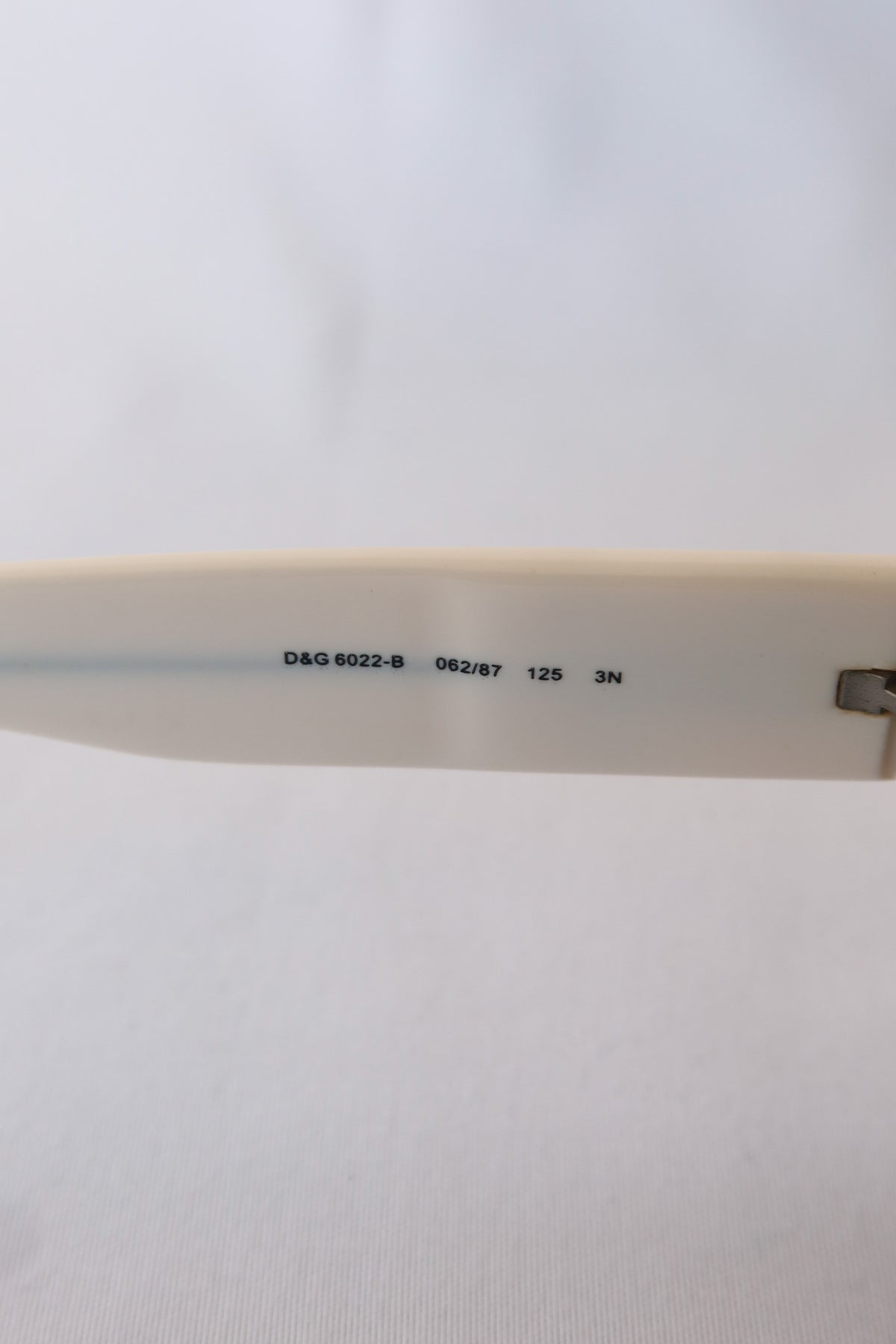 D&G Ivory Shield