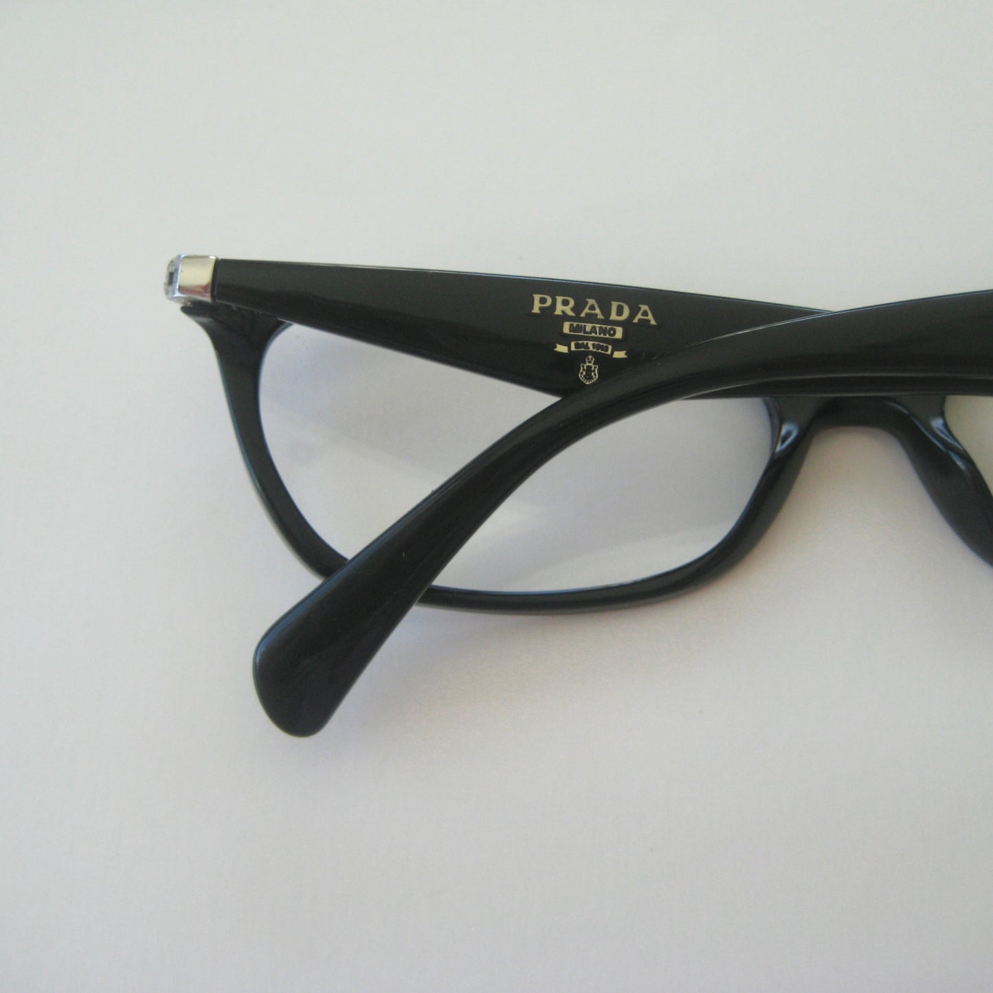 Prada VPR 15P Prada power in black
Made in Italy | Size: 53&16 135