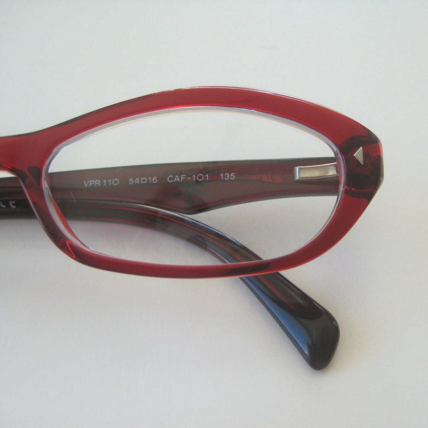 Prada VPR 110 | Early 2000s runway era
Made in Italy | Size: 54&16 135