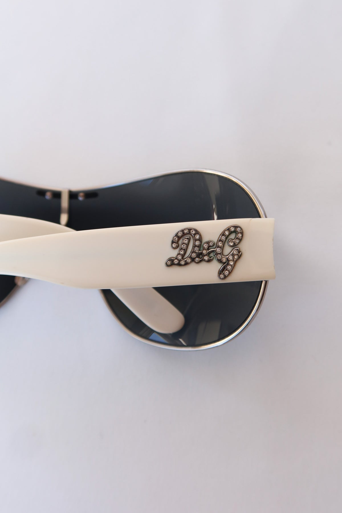 D&G Ivory Shield