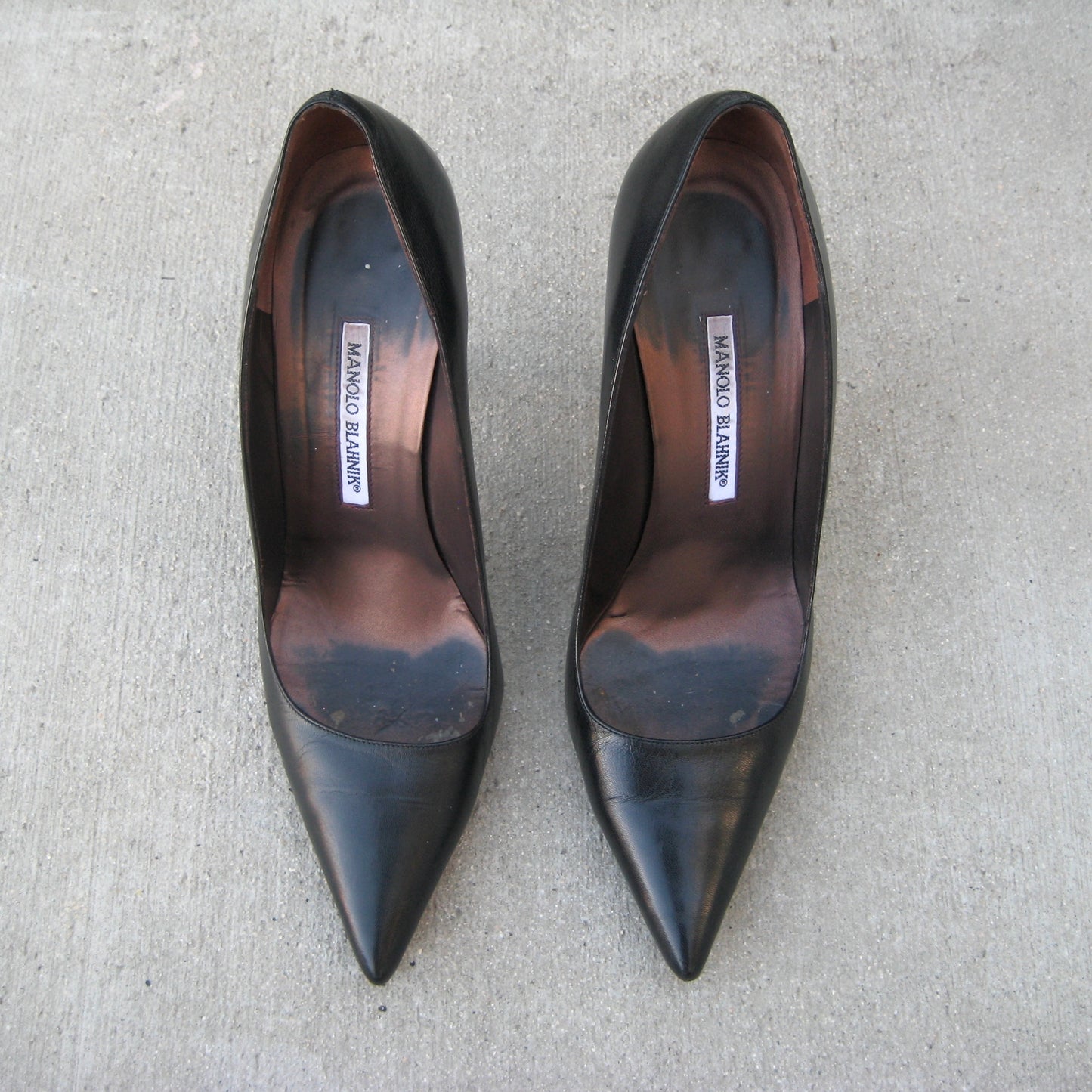 MANOLO BLAHNIK Black Leather Pointed Pumps — EU 41 / US 10