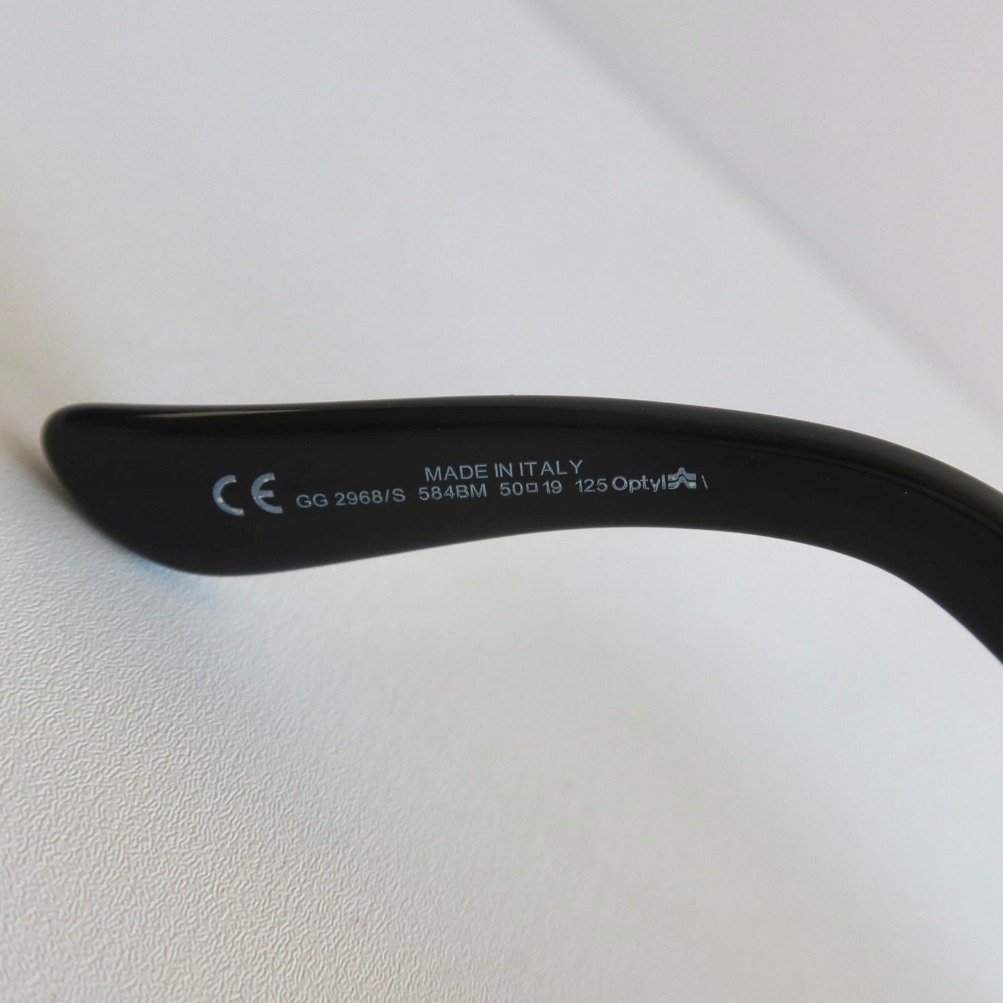 Gucci Rectangular black sunglasses #100