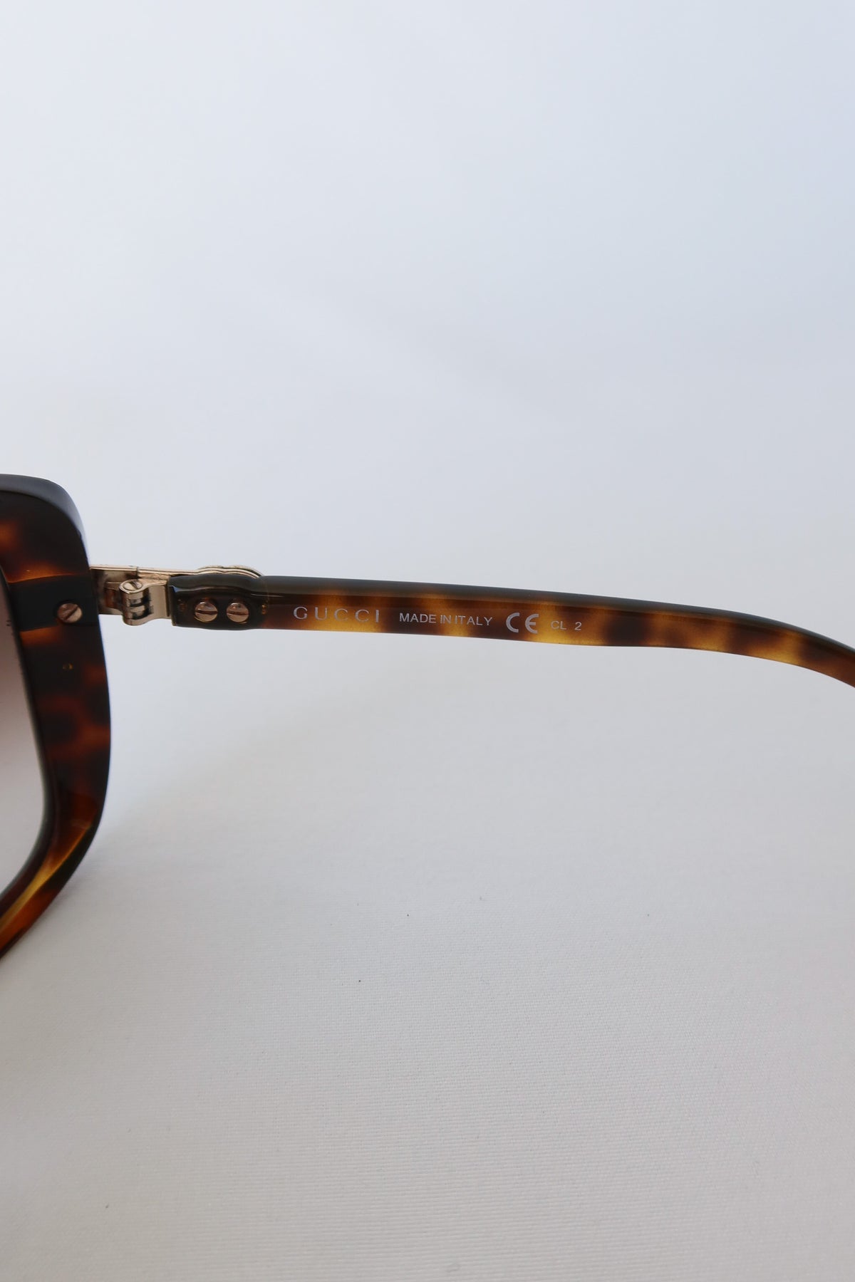 Gucci Tortoise Web Sunglasses · Case