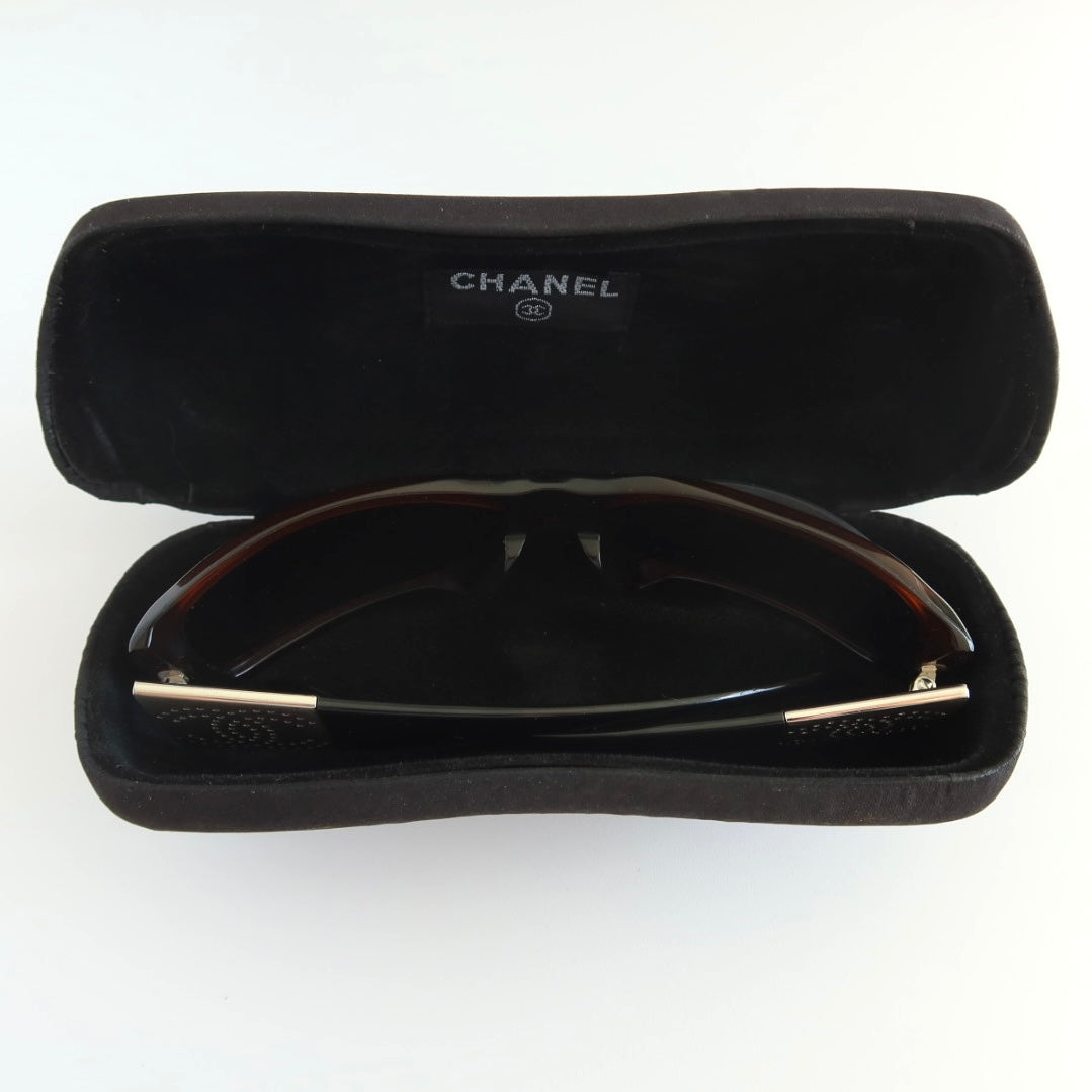 CHANEL early-2000s shield sunglasses