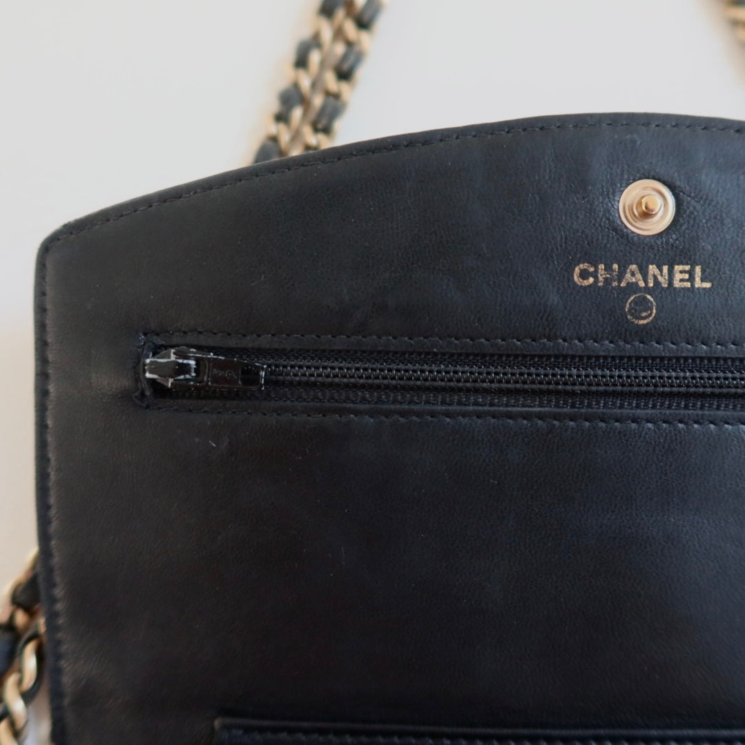 CHANEL Caviar Classic Wallet on Chain