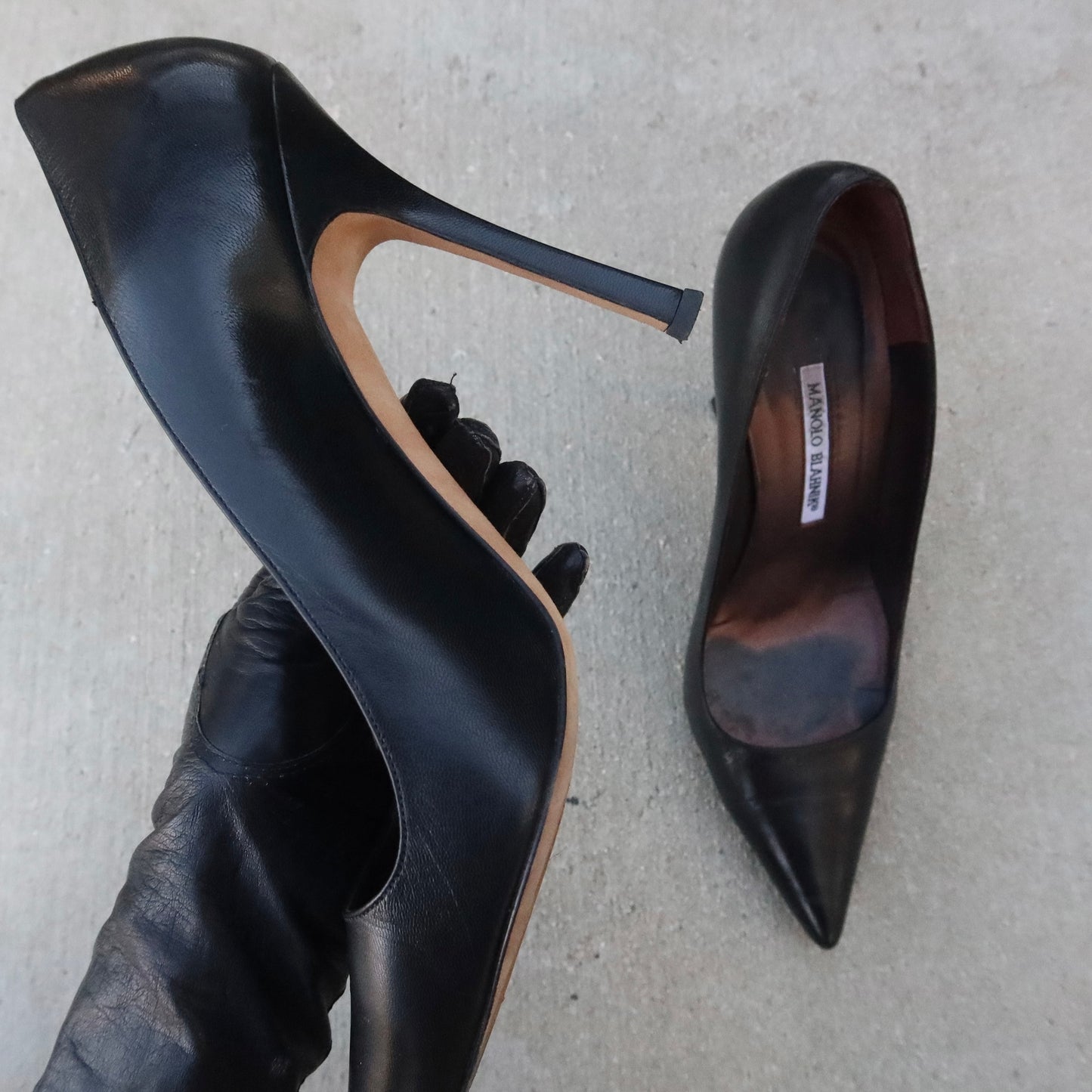 MANOLO BLAHNIK Black Leather Pointed Pumps — EU 41 / US 10