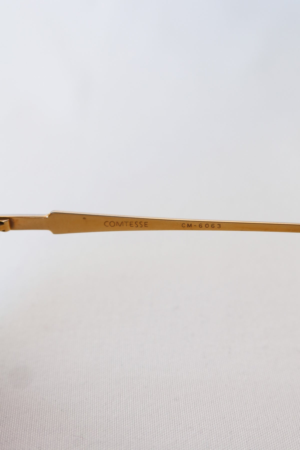 COMTESSE Gold Oval