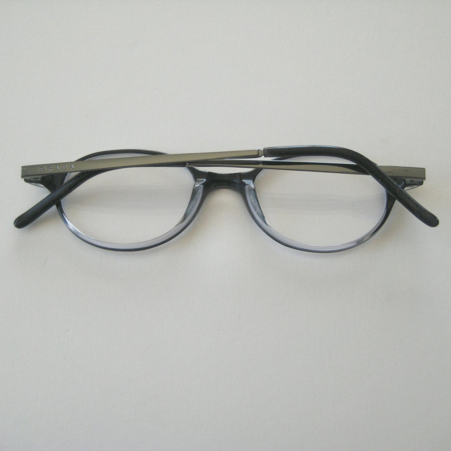 Prada VPR 15E early 2000s runway archive
Made in Italy | Size: 50&18 140