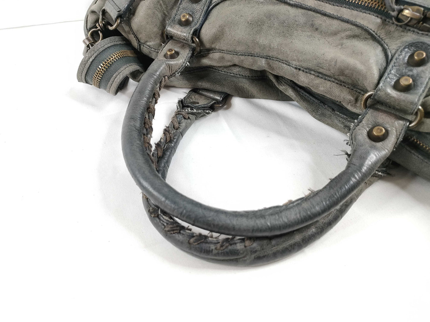 Balenciaga Classic City Grey Distressed Leather Medium Condition