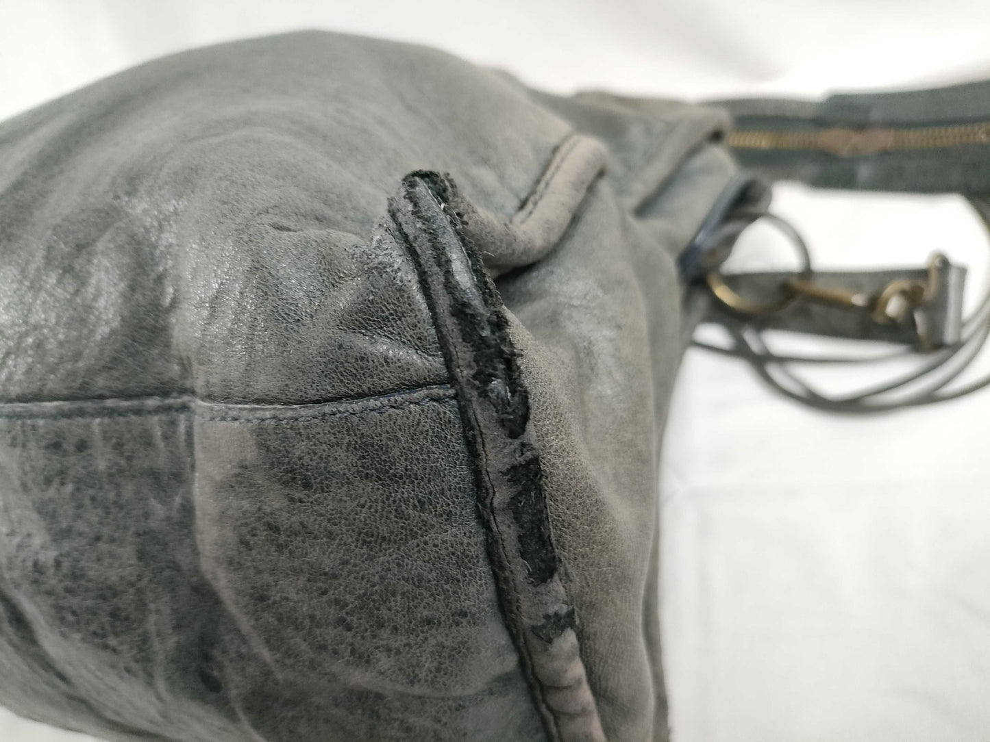 Balenciaga Classic City Grey Distressed Leather Medium Condition