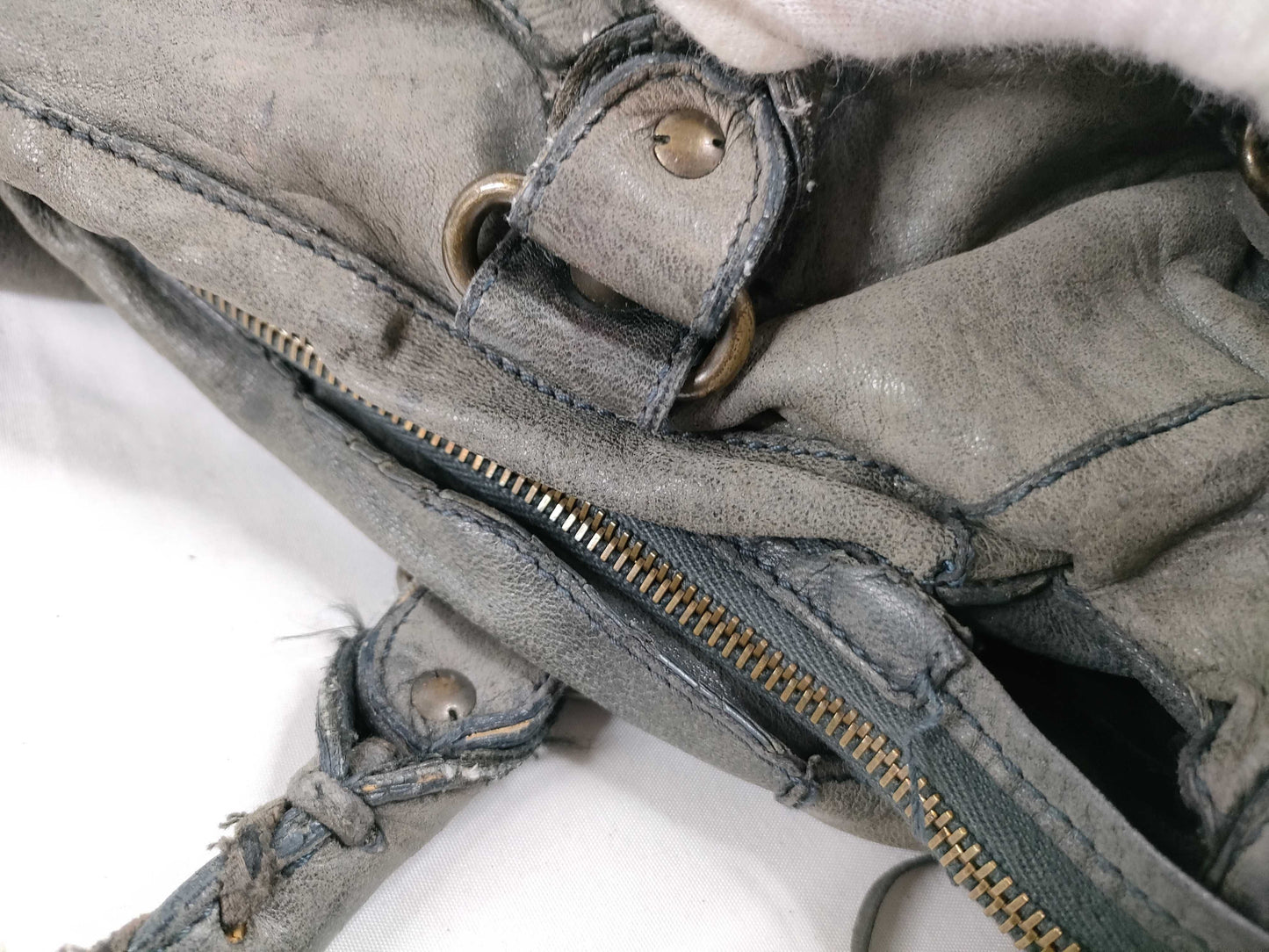 Balenciaga Classic City Grey Distressed Leather Medium Condition