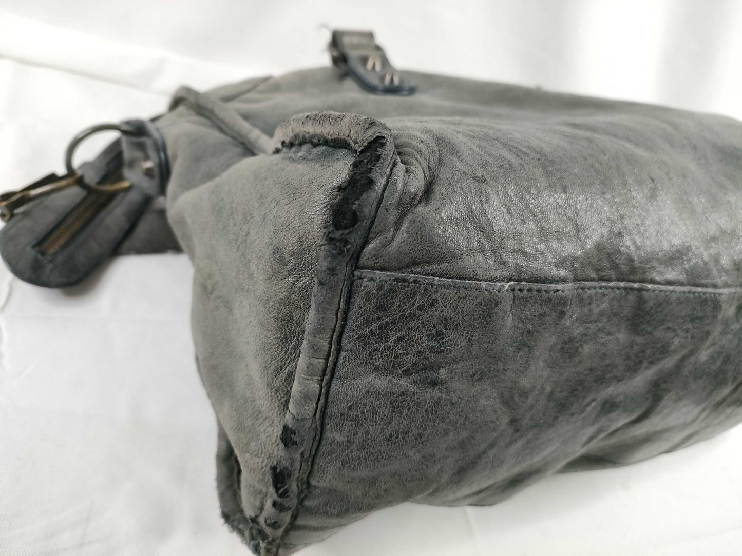 Balenciaga Classic City Grey Distressed Leather Medium Condition